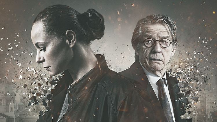 Schadenssachbearbeiterin Naomi muss Anweisungen ihres kalten Chefs folgen - nur ein Erzählstrang von "The Last Panthers".