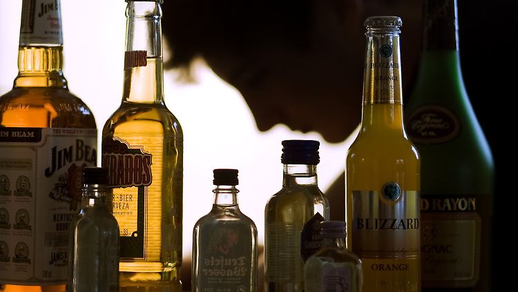 Jahrelang stieg die Zahl der Jugendlichen, die regelmäßig exzessiv trinken. 