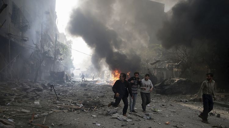 Auch in der Hauptstadt von Damaskus gibt es Luftangriffe von Assads Armee, sagen Oppositionelle.