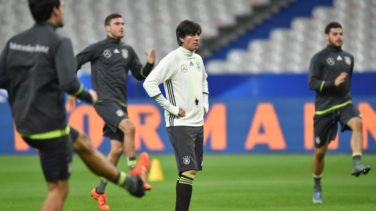Das Ergebnis ist Bundestrainer Joachim Löw im Testspiel in Pariser scho' au' nicht unwichtig. Noch wichtiger aber ist: Erkenntnis!