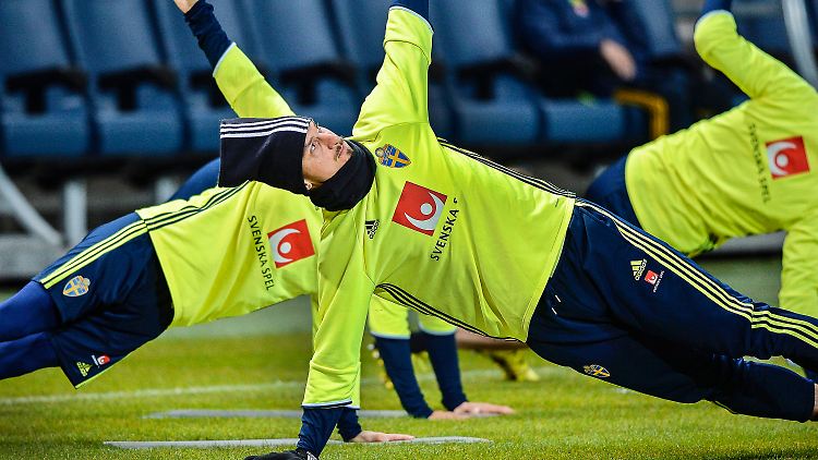 Zlatan Ibrahimovics Mütze sieht tatsächlich ein wenig wie die eines Magiers aus.