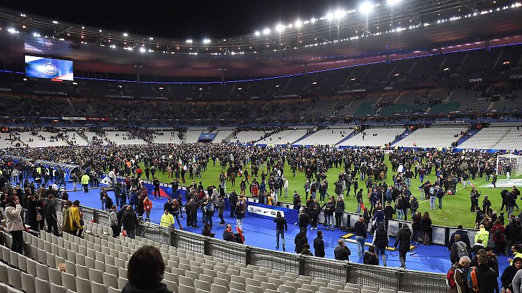 Ein Blick zurück ins Stade de France am Abend der erschütternden Terroranschläge.