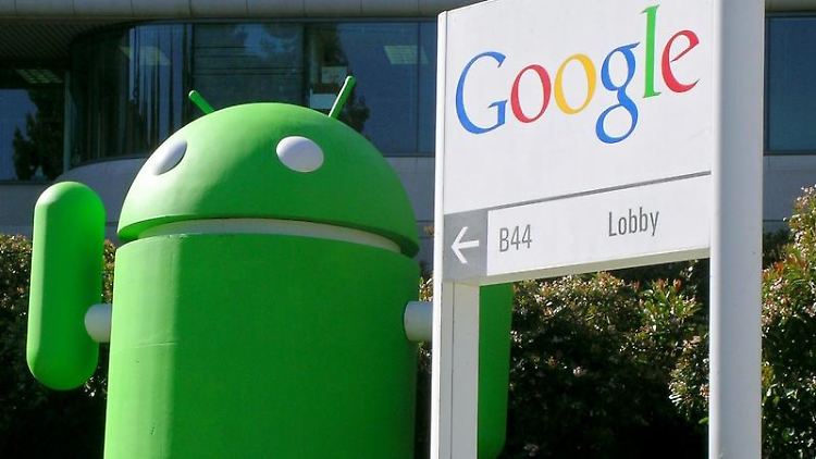 Ein riesiges grünes Robotermännchen - Maskottchen für das Google-Betriebssystem Android - vor dem Eingang des Internet-Konzerns in Mountain View.