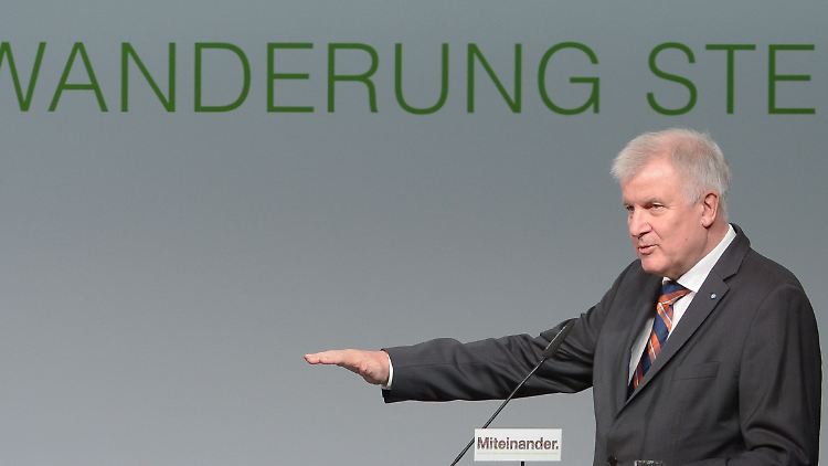 Horst Seehofer fordert, 2016 nur ein bestimmtes Kontingent an Flüchtlingen aufzunehmen.
