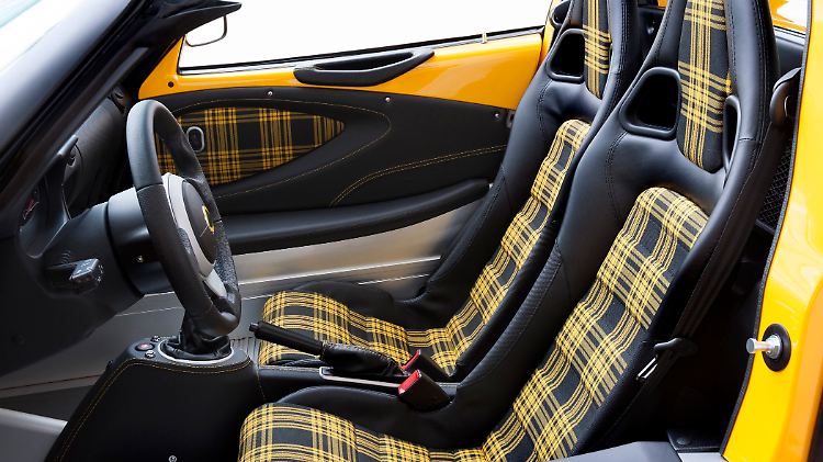 Die beiden Neulinge haben leichtere Sitze in Leder, Alcantara oder auf Wunsch auch im typischen Schottenmuster Tartan Trim.