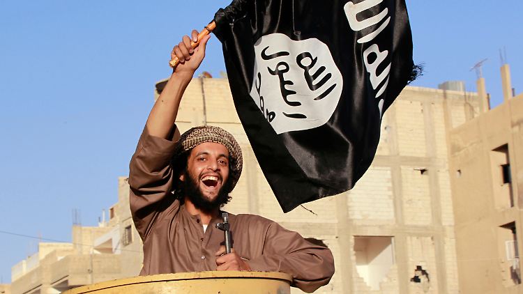 IS-Anhänger in Rakka nach der Ausrufung des "Kalifats" Ende Juni 2014.