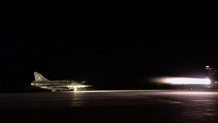 Zehn Jagdbomber sind in der Nacht im Einsatz.