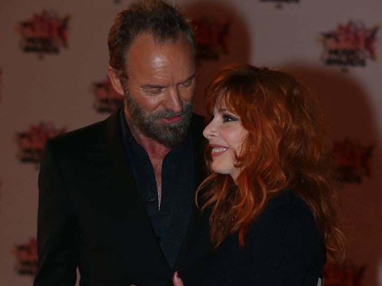 Gemeinsamer Auftritt: Sting und Mylène Farmer am 7. November 2015 bei den "NRJ Music Awards" in Cannes.
