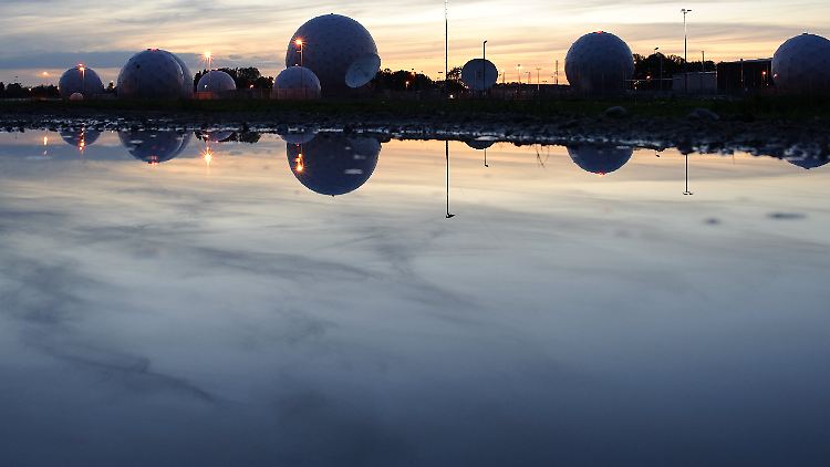 Der BND überwacht in der Abhörstation in Bad Aibling das Internet.