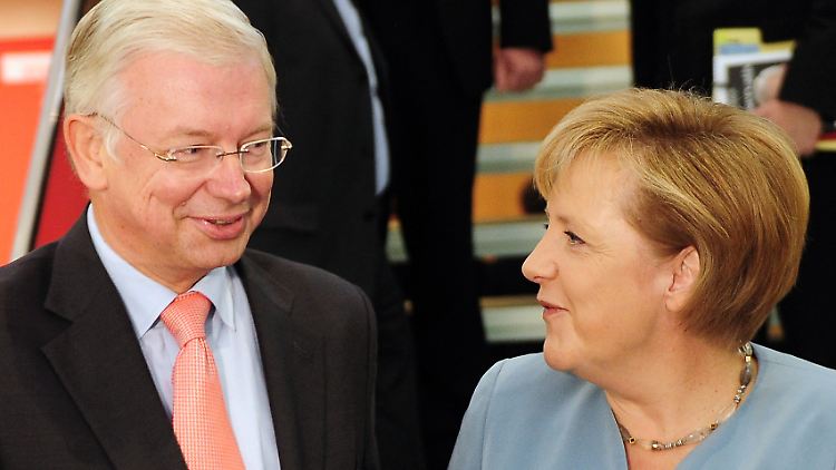 Gemeinsam die konservative Seele streicheln: Bundeskanzlerin Merkel hat sich für Koch und sein Buch Zeit genommen.