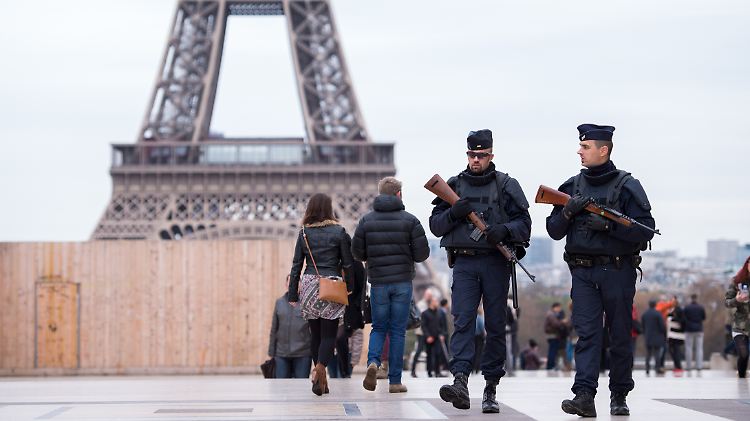 Die Regierung in Paris will mehrere Tausend zusätzliche Polizisten und Sicherheitskräfte einstellen.