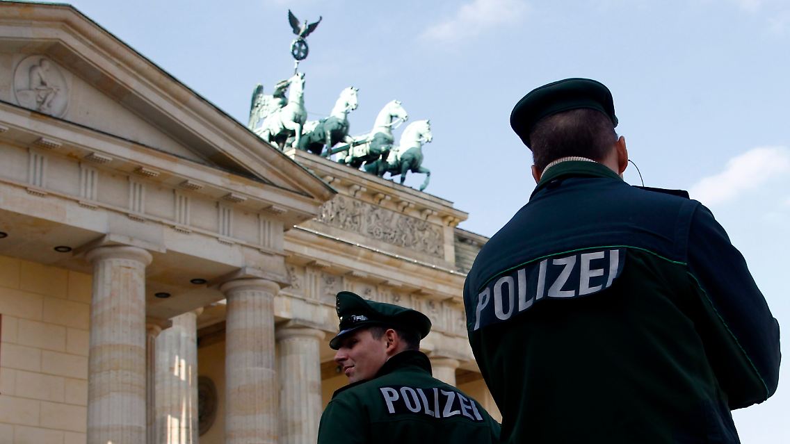 2010-10-04T131441Z_01_BER110_RTRMDNP_3_EUROPE-SECURITY-GERMANY.JPG8535332141714459785.jpg