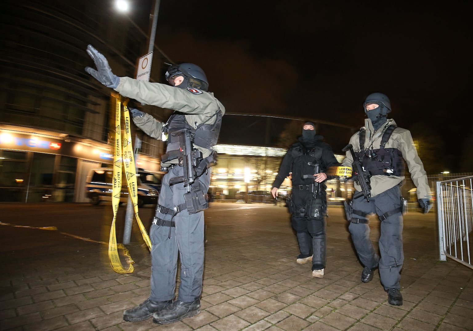 Die Polizei Hannover sagt das Freundschaftsspiel zwischen Deutschland und den Niederlanden gegen 19.15 Uhr ab. Zu dem Zeitpunkt ...