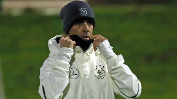 Bundestrainer Joachim Löw und seine Mannschaft wurden in Hannover in Sicherheit gebracht.