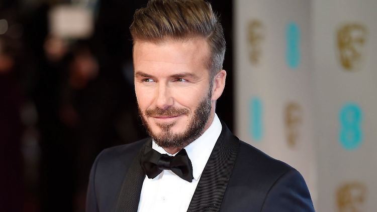 David Beckham löst den australischen Schauspieler Chris Hemsworth als "Sexiest Man Alive" ab.