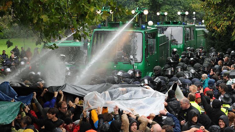 Der Polizeieinsatz gegen die Demonstranten von Stuttgart 21 war rechtswidrig, hat das Gericht nun entschieden.