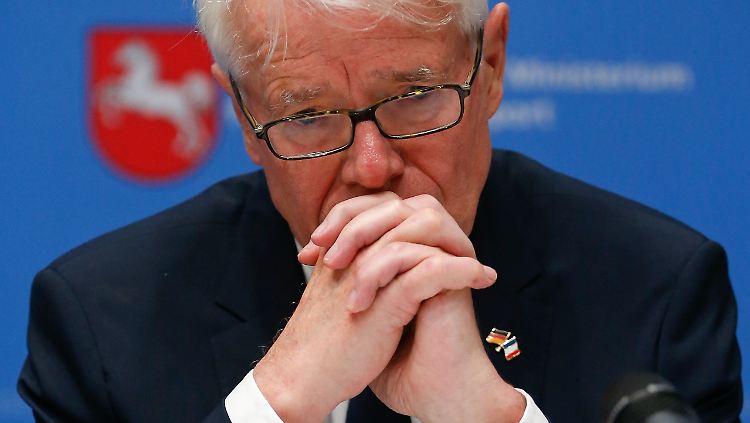 Reinhard Rauball will den nächsten Spieltag der Bundesliga durchführen lassen - trotz des Terrors.