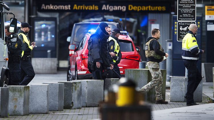 In Kopenhagen ist die Polizei in erhöhter Alarmbereitschaft, seitdem im Februar 2015 zwei Menschen bei Anschlägen in Kopenhagen ums Leben kamen. Auch als im November 2015 ein verdächtiger Koffer am Flughafen gefunden wird, rücken die Einsatzkräfte an.