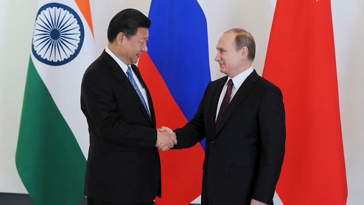 Chinas Präsident Xi Jinping und Wladimir Putin könnten demnächst um Kampf gegen die Terrormiliz zusammenarbeiten.