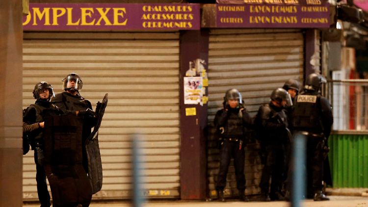 Mitglieder einer französischen Spezialeinheit am Morgen des 18. November in Saint-Denis.