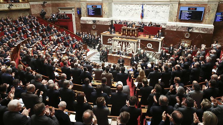Die französische Nationalversammlung hat für eine Verlängerung des Ausnahmezustands gestimmt.