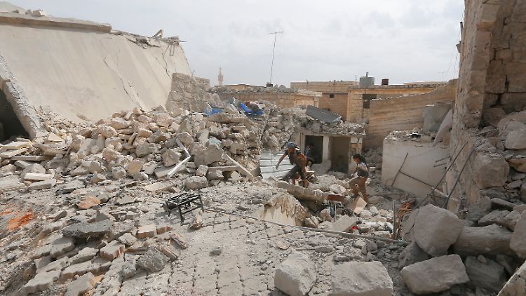 Krieg und Zerstörung: Hier in Darat Izza in der Provinz Aleppo berichteten Einwohner von russischen Luftangriffen am 13. Oktober.