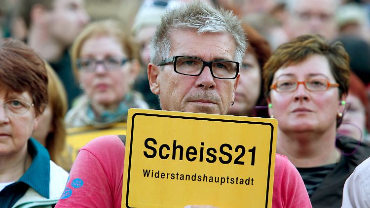 Der Widerstand bleibt friedlich - aber eindeutig.