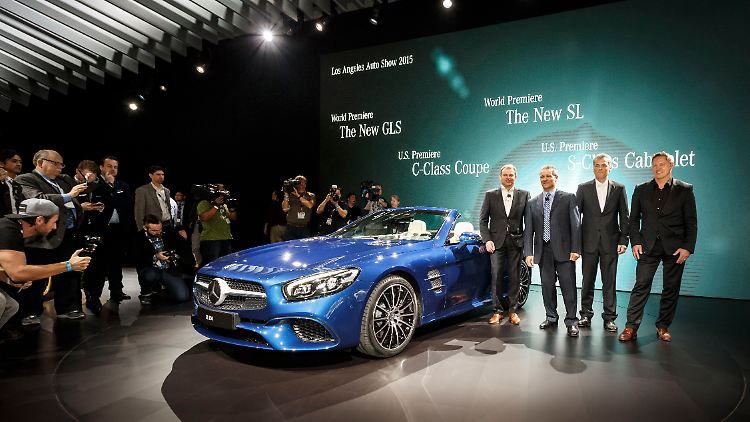 Mercedes-Chefdesigner Gorden Wagener,  Leiter Sportscars und SUV in den USA, Wolf-Dieter Kurz, Stephen Cannon, President & CEO von Mercedes-Benz USA und AMG-Chef Tobias Moers (v.r.).