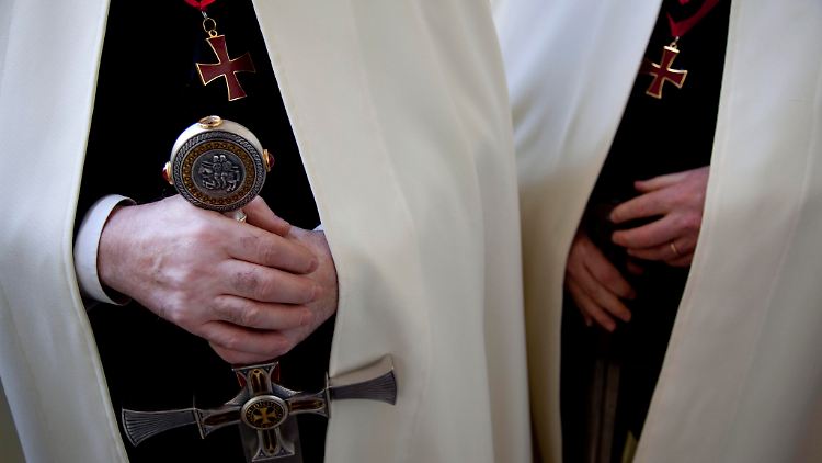 In Portugal gibt es den "Christusorden", eine Nachfolgeorganisation der Tempelritter.