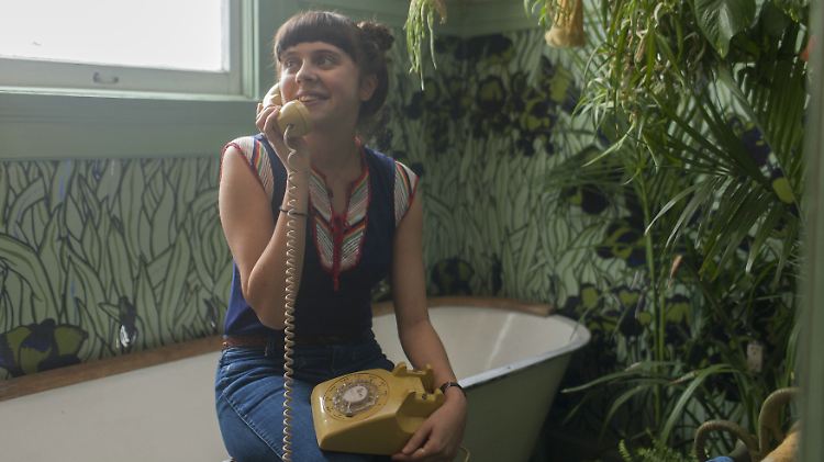 Die 23-jährige Britin Bel Powley überzeugt als Minnie auf voller Linie.