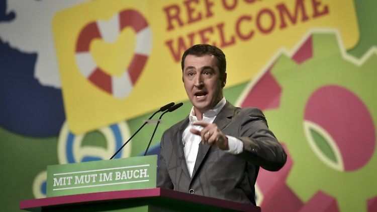 Grünen-Parteichef Cem Özdemir kritisiert die Bundesregierung unter anderem für ihren Umgang mit der Türkei.
