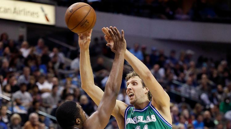 Dirk Nowitzki war mit 19 Punkten der zweitbeste Werfer der Mavericks.