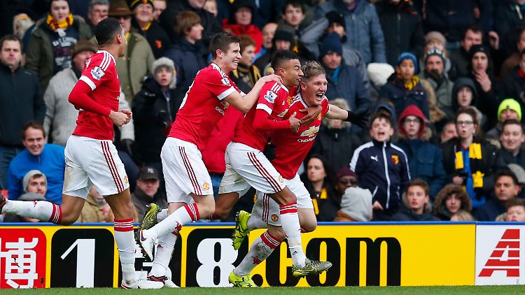 In der Nachspielzeit fand ein abgefälschter Schuss von Bastian Schweinsteiger den Weg ins Watford-Tor, es war der 2:1-Siegtreffer für Manchester United.