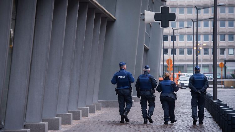 Patrouillierende Polizisten in Brüssel.