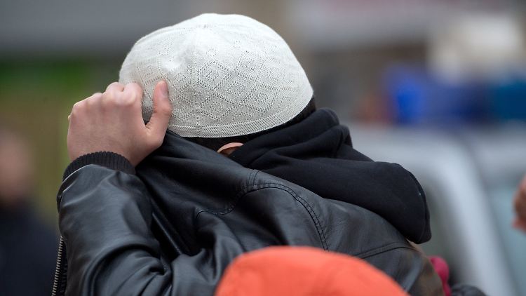 Vor allem junge Menschen sind für die extremistischen Haltungen anfällig.