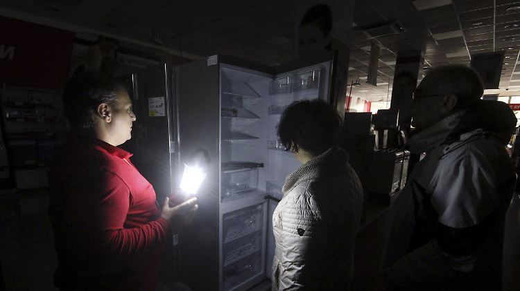 Der Strom ist weg: In einem Geschäft in Simferopol bleibt es dunkel.