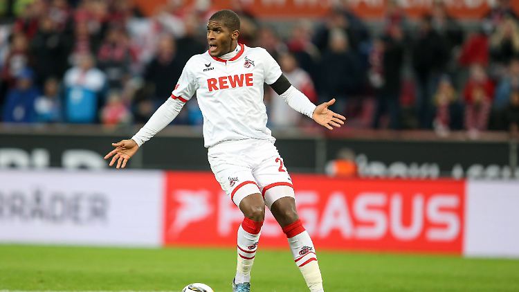 Kölns Anthony Modeste und der Schiedsrichter waren in der 57. Minute anderer Meinung.