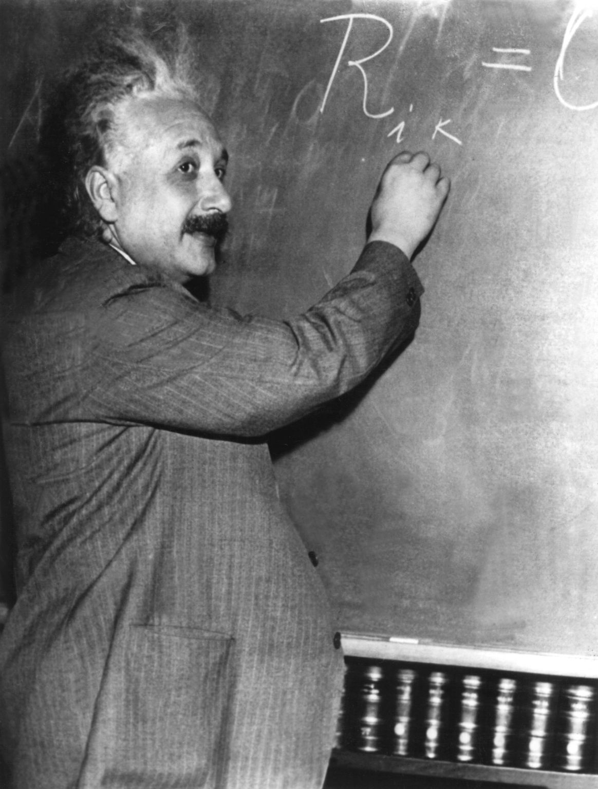Mit seiner Allgemeinen Relativitätstheorie revolutionierte er das Weltbild der Physik: Albert Einstein war ein Jahrhundertgenie. An manches, was die Theorie voraussagte, ...