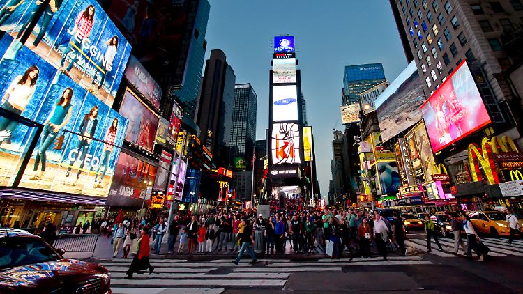 Nachts sehr beeindruckend, tagsüber na ja: Der Times Square in New York City.