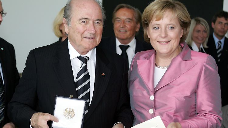 Blatter und Merkel im Jahr 2006.