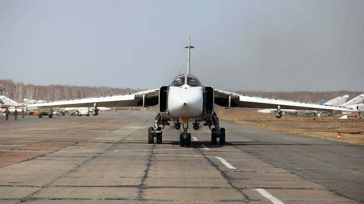 Brennend über dem türkisch-syrischen Grenzgebiet abgestürzt: Eine Maschine vom Typ Suchoi Su-24, Nato-Codename "Fencer" (Archivbild).
