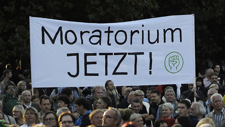 Er könne nicht garantieren, dass Stuttgart 21 in acht Monaten noch verhindert werden kann, sagt Winfried Kretschmann. "Wir wissen nur: Jetzt ist es möglich, deswegen kämpfen wir jetzt dafür, dass ein Moratorium gemacht wird".