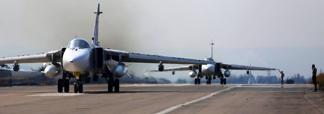Russische Kampfjets auf dem Stützpunkt Latakia.