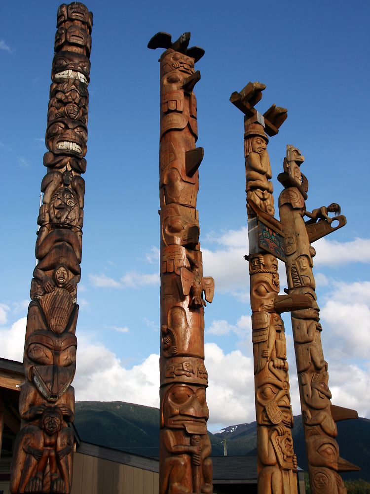 Totempfähle der Nisga'as: Der Norden von British Columbia ist stark von den Traditionen der Ureinwohner geprägt.