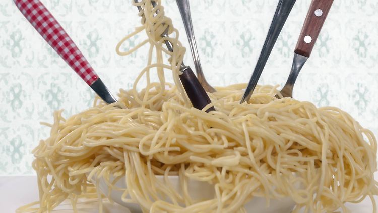 Wann man genug vom Essen hat, wird nicht nur durch die Größe der Portion entschieden.
