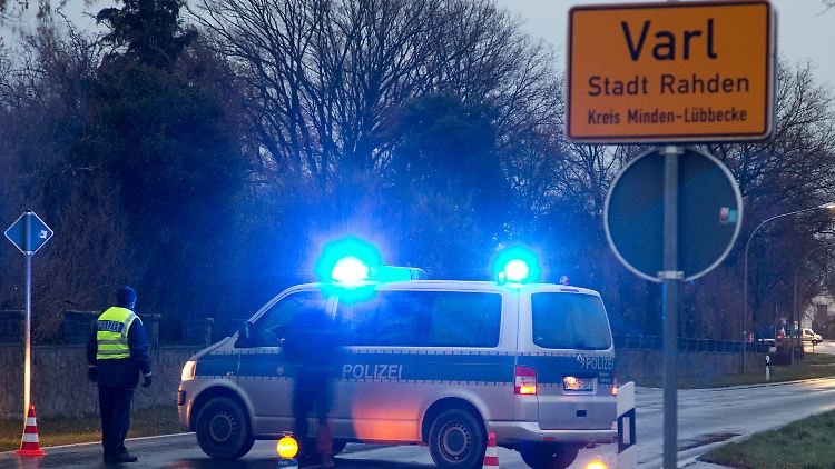 Die Polizei sperrte den Ort Rahden zweitweise ab