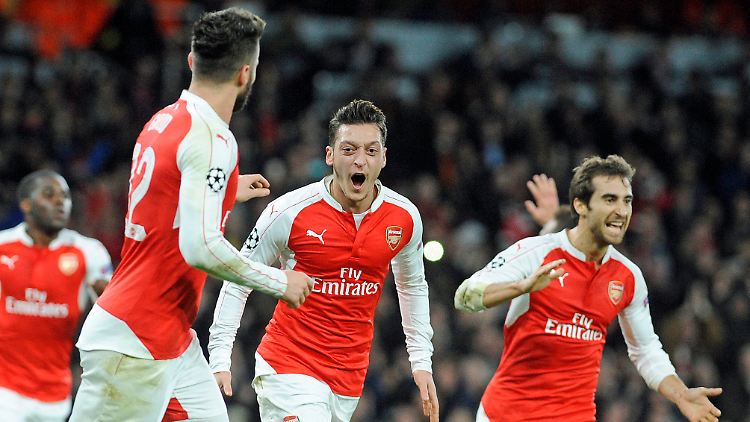 Feiert seinen ungewohnten Kopfballtreffer: Mesut Özil