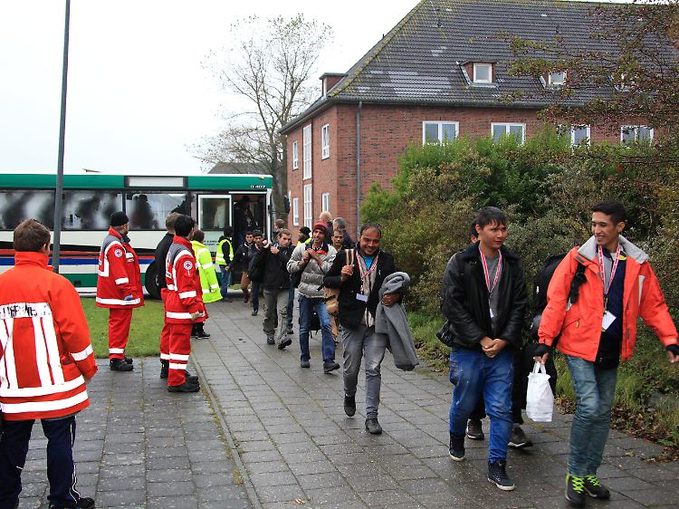 Ankunft von Flüchtlingen in einer Jugendherberge auf der ostfriesischen Ferieninsel Borkum.
