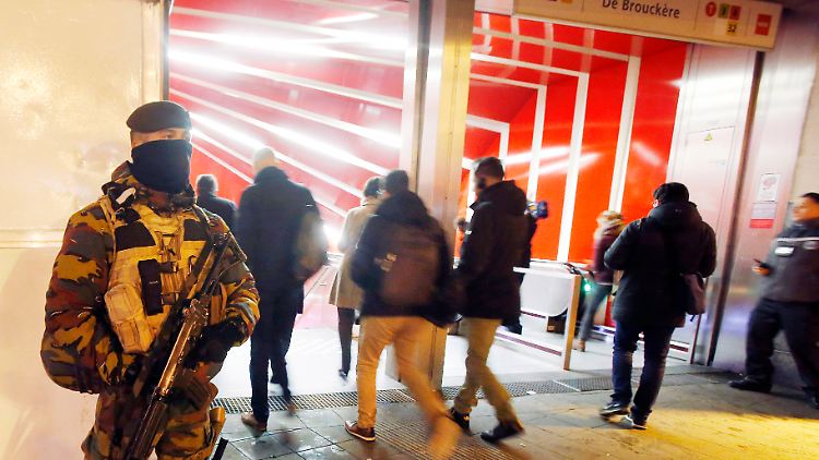 In den Straßen der Stadt patrouillieren nach wie vor Soldaten und Polizisten.