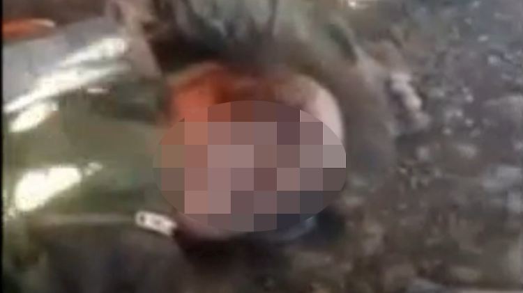 Standbild aus dem von Rebellen im Internet verbreiteten Video: Wer ist für den Tod des russischen Piloten letztlich verantwortlich?
